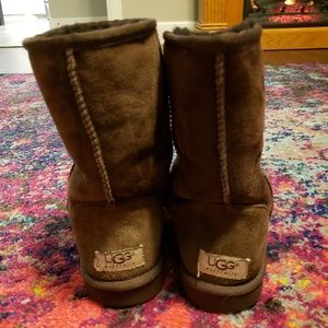 Brown short uggs